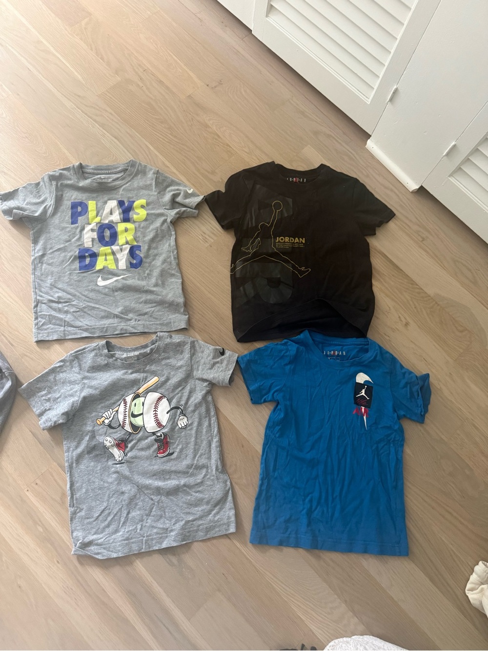 Bundle of 4 Nike cotton tshirts